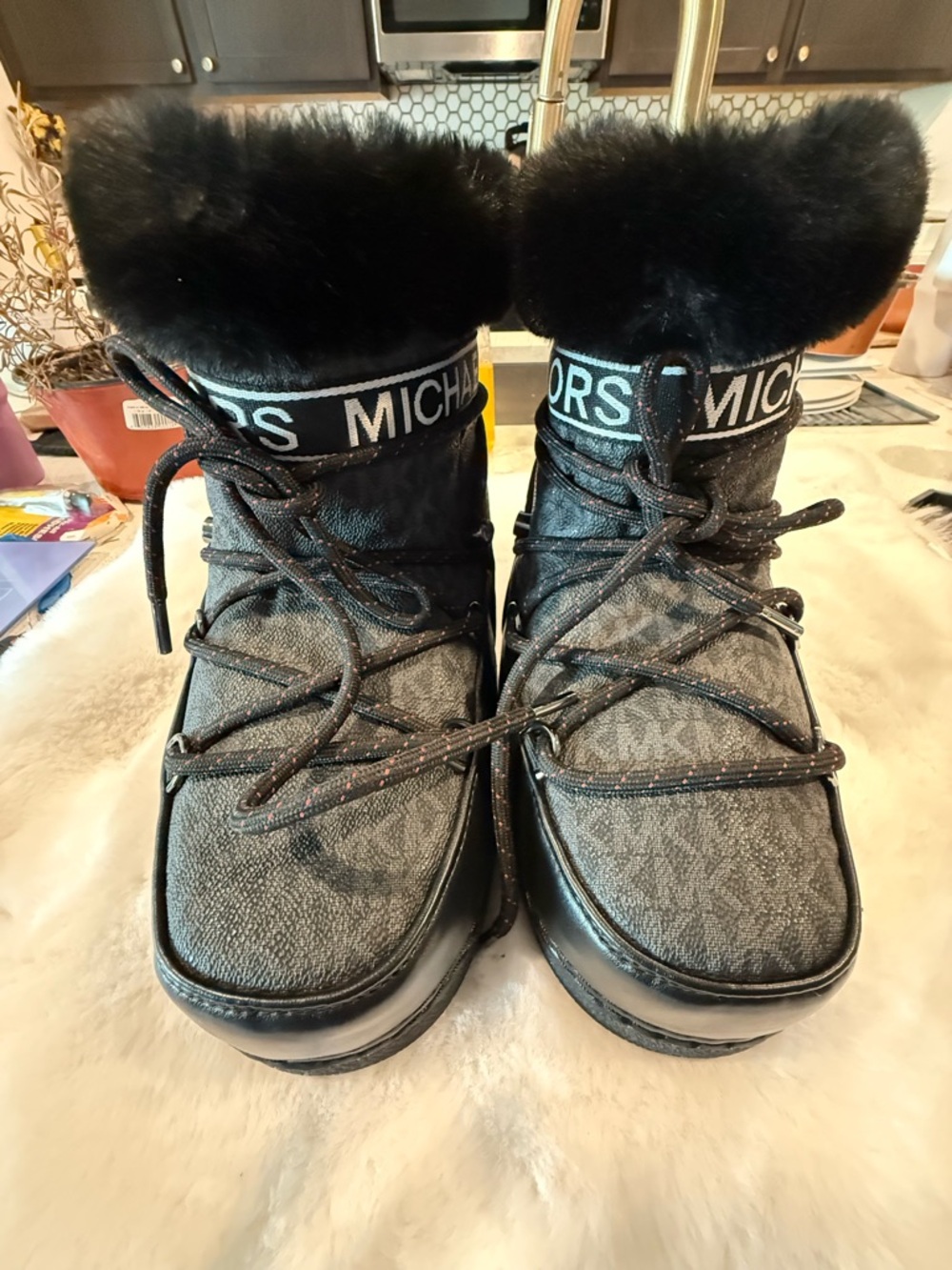 MICHAEL KORS Black Faux Fur Trim Logo Snow Boots